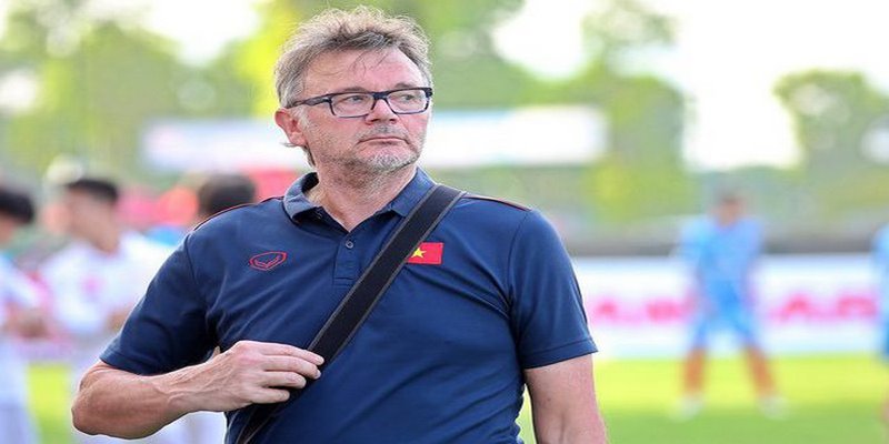 Triết lý bóng đá đặc biệt của HLV Philippe Troussier