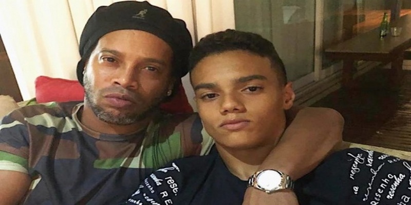 Ronaldinho kỳ vọng vào con trai nối nghiệp mình tại Barcelona